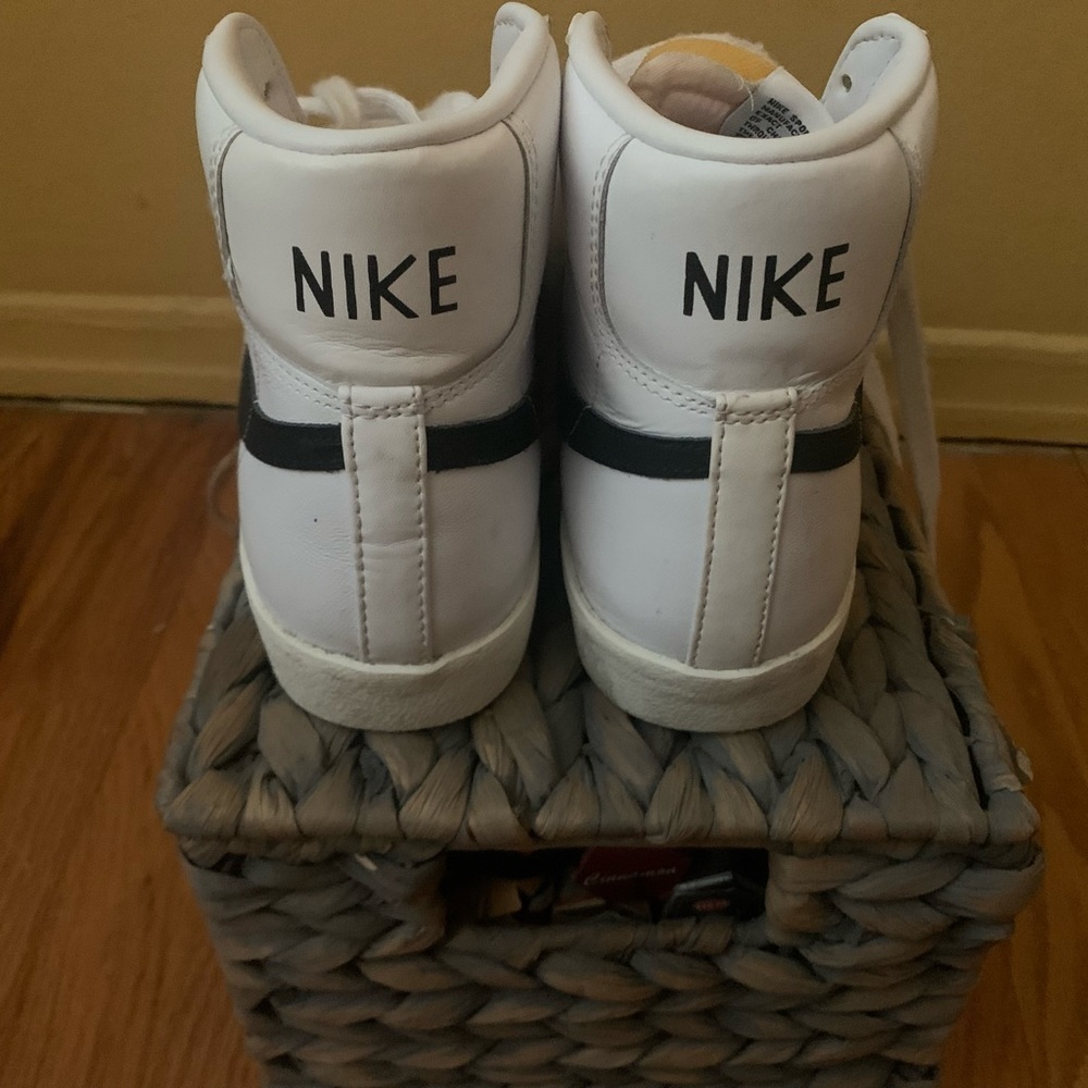 Nike men's mid blazer high top sneakers - Picture 2 of 5